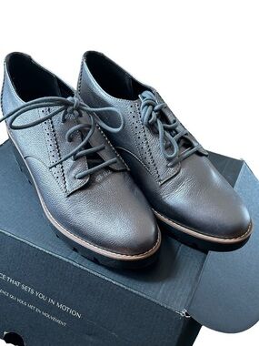 NIB Vionic Oxford in Pewter Gray, 9 M